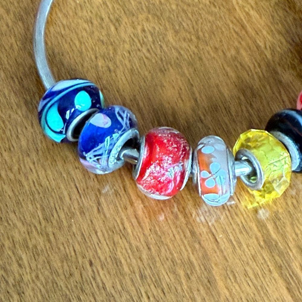 Beaded charm bracelet - Picture 2 of 3